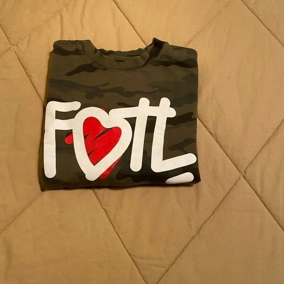 Fam Eternal Sweatshirt Women’s Size Small - camouflage - Picture 5 of 6